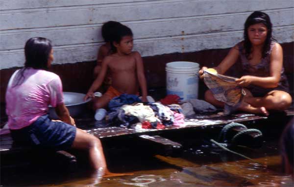 washing clothes, Peru, photo