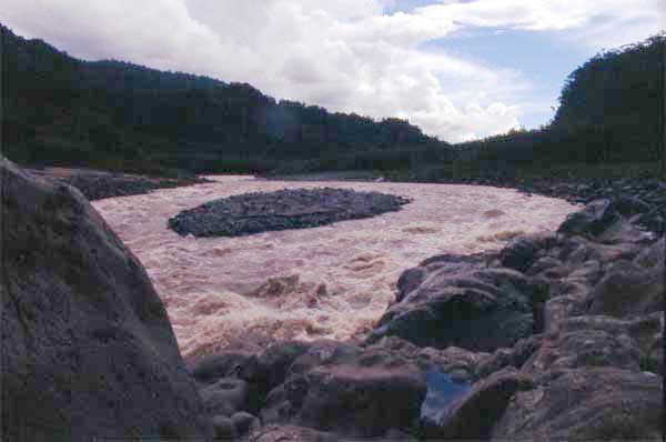 river gorge photo