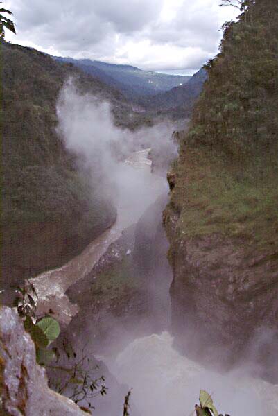 river gorge photo